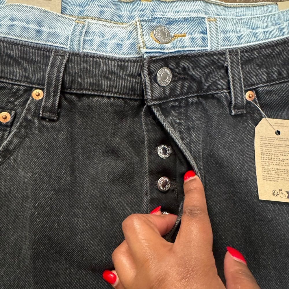 Levi's Dark Wash Denim icon Mini Skirt - Size 33